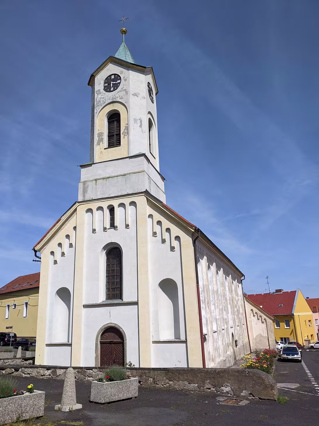 Dnešní pohled – Kostel svaté Barbory (Hrob)