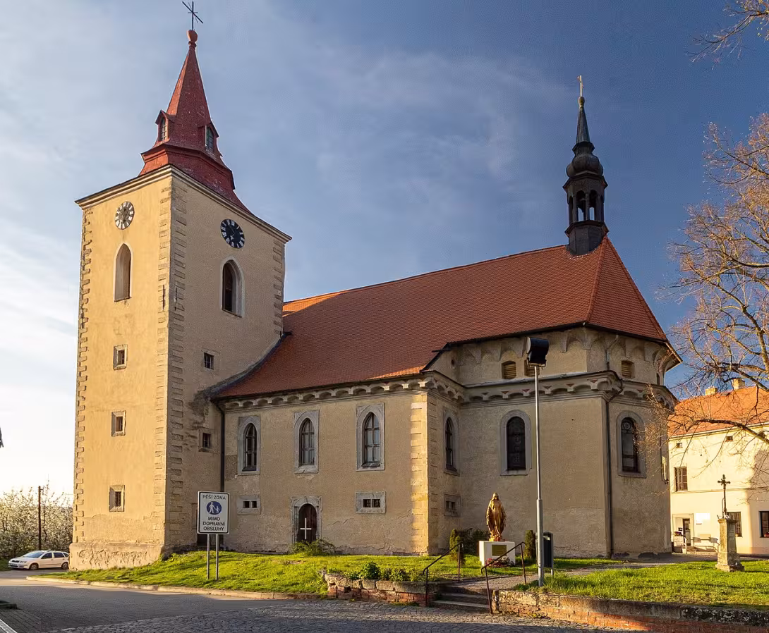 Dzisiejszy widok – Kostel svatého Bartoloměje v Bakově nad Jizerou