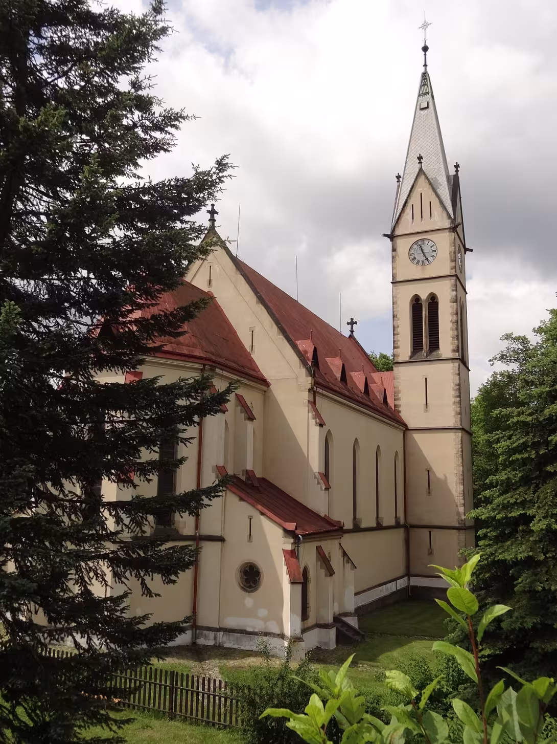 Dnešní pohled – Kostel svatého Františka z Assisi (Šumburk nad Desnou)