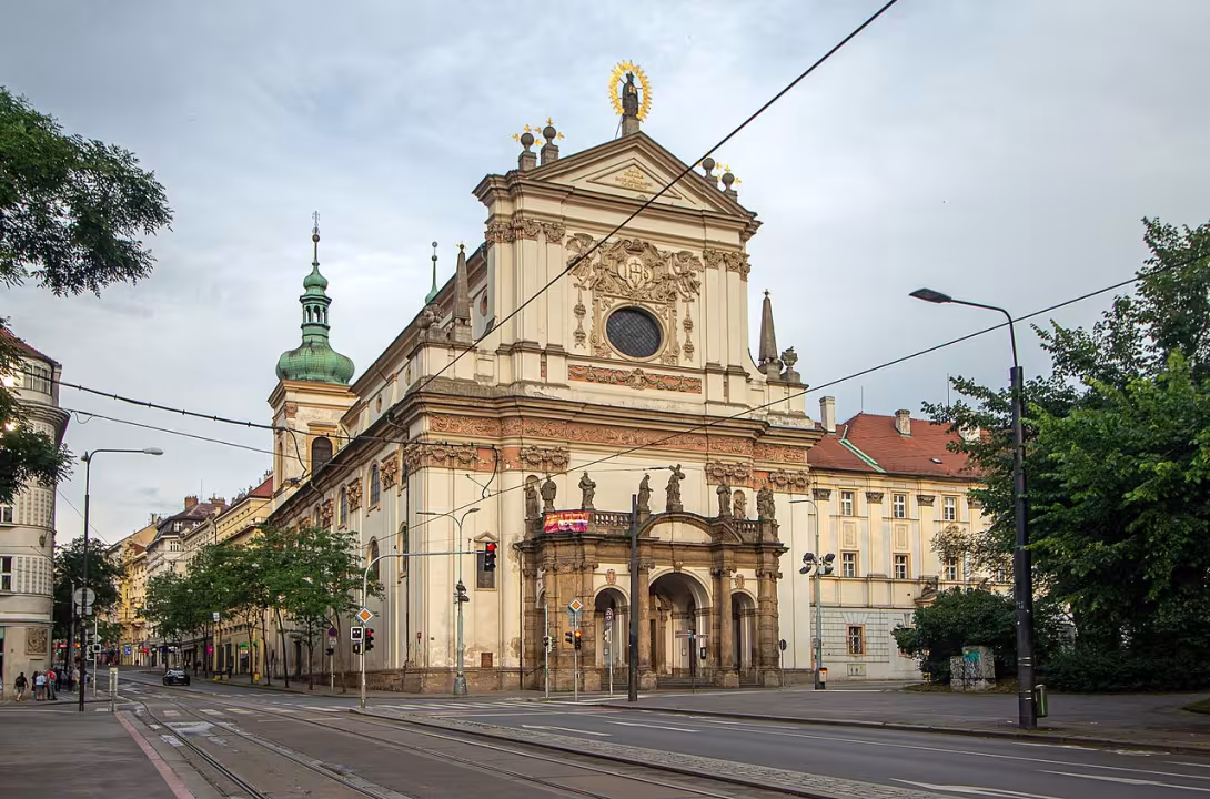 Dnešní pohled – Kostel svatého Ignáce z Loyoly v Praze