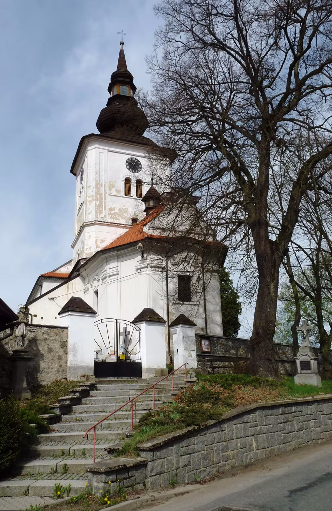 Dnešní pohled – Kostel svatého Jakuba Většího (Kolinec)