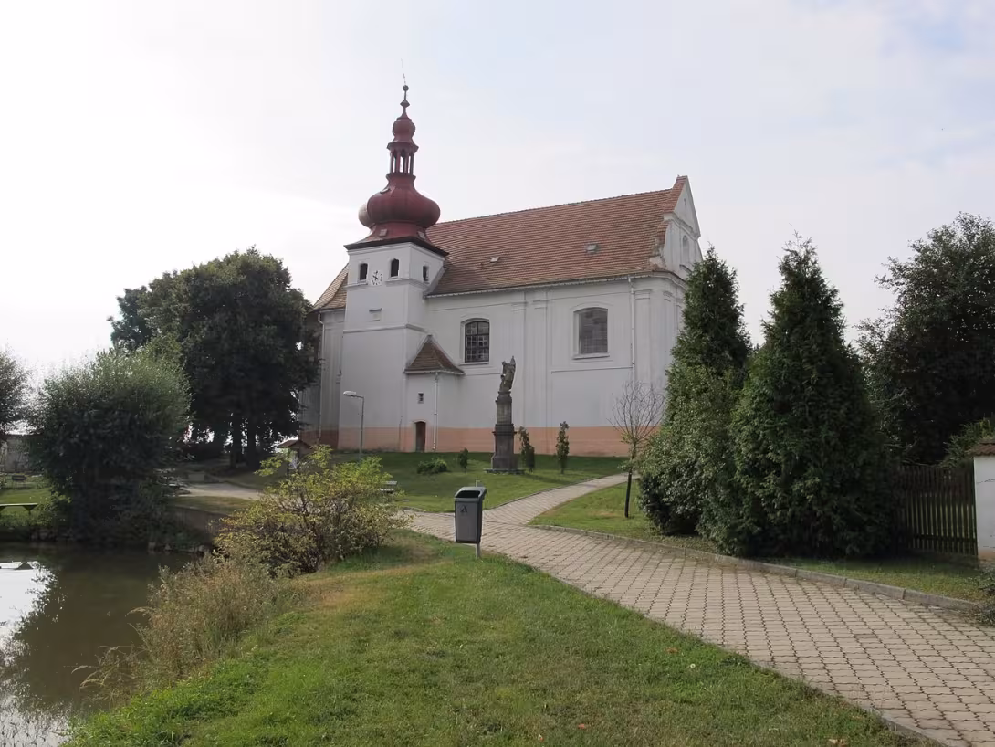 Dnešní pohled – Kostel svatého Jana Evangelisty (Malé Březno)
