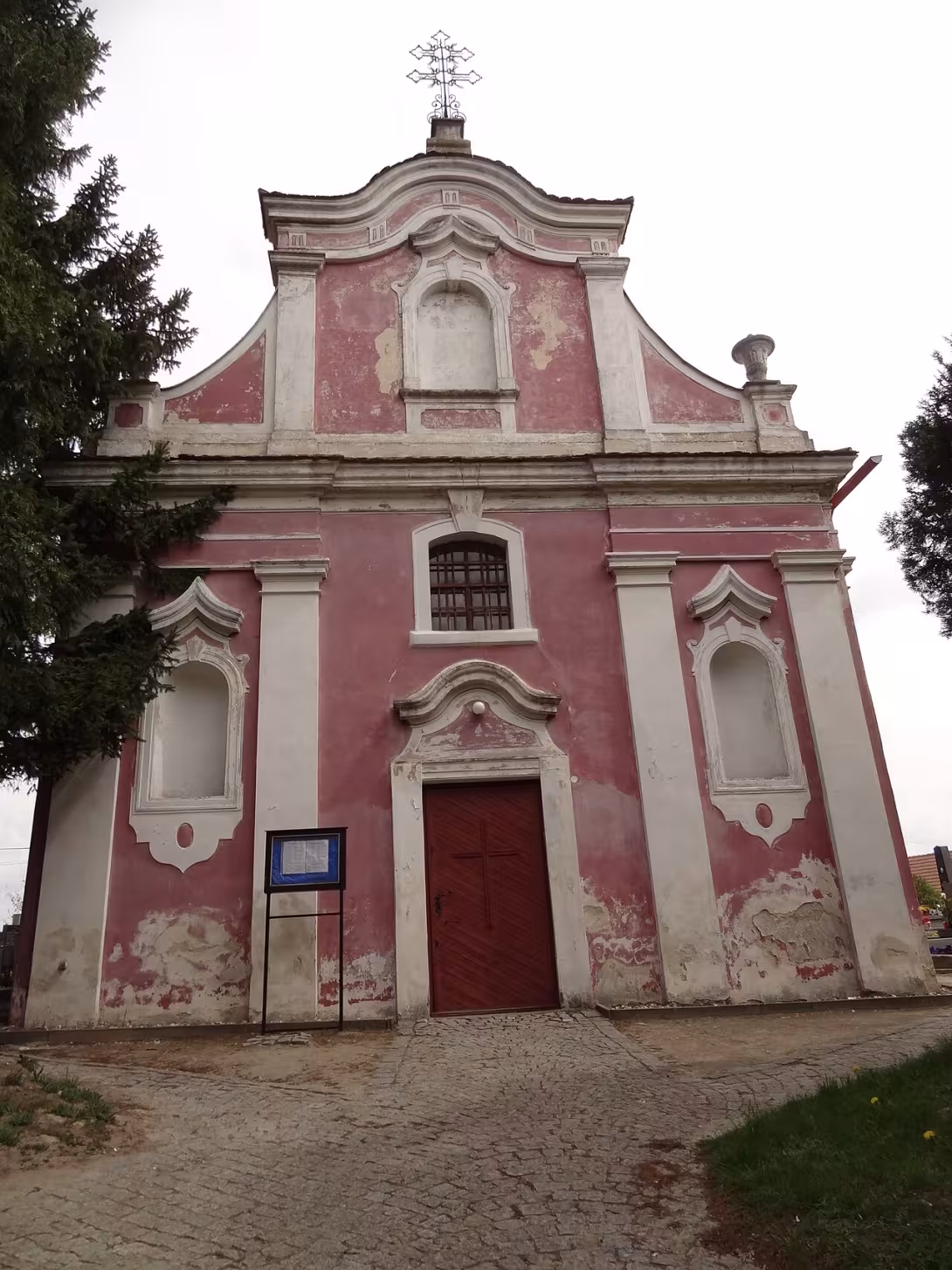 Dnešní pohled – Kostel svatého Jana Křtitele (Byšice)