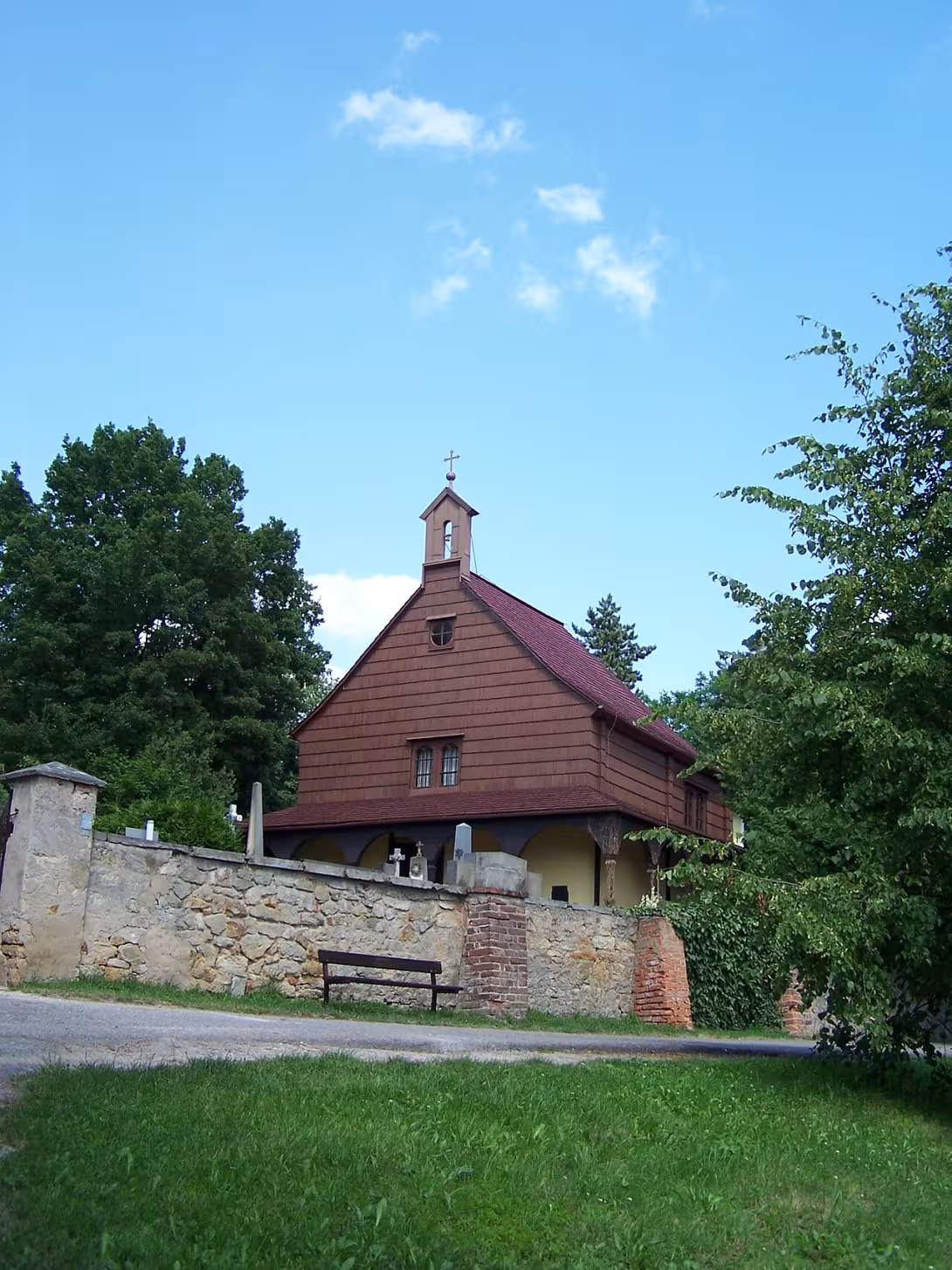 Dnešní pohled – Kostel svatého Jana Křtitele (Třebeš)