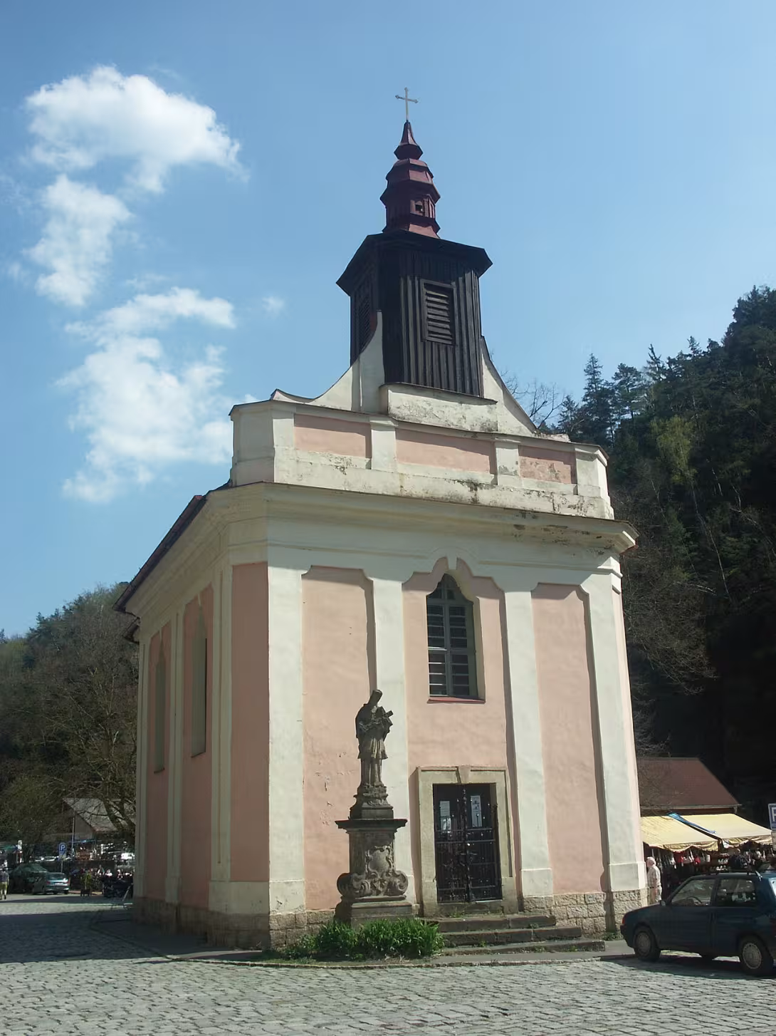 Dzisiejszy widok – Kostel svatého Jana Nepomuckého (Hřensko)