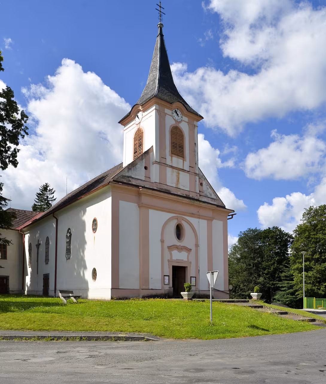 Dnešní pohled – Kostel svatého Jana Nepomuckého (Hlavňovice)