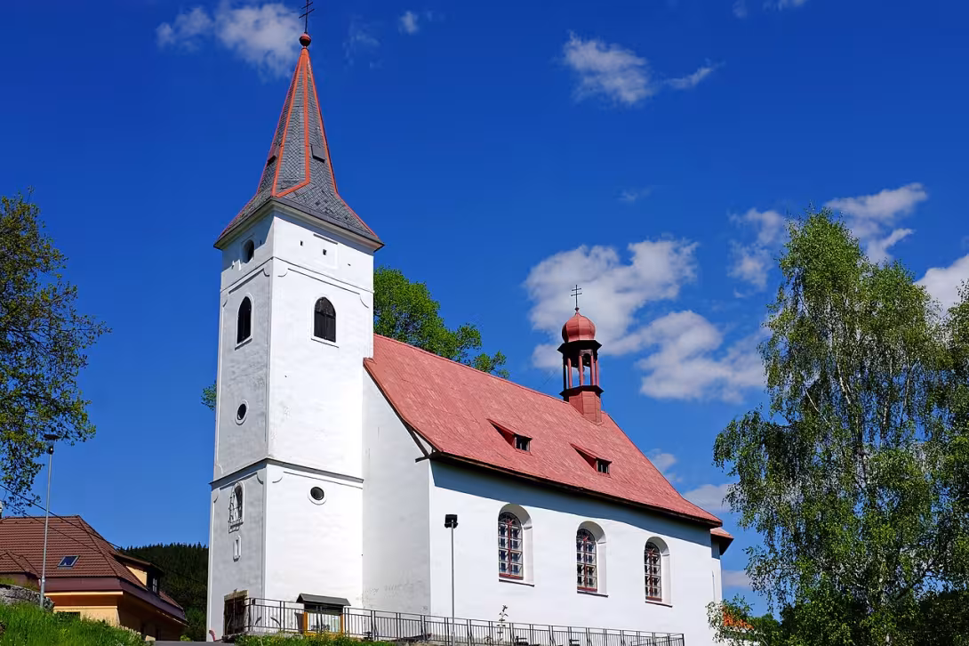 Dnešní pohled – Kostel svatého Jana Nepomuckého (Nové Hamry)