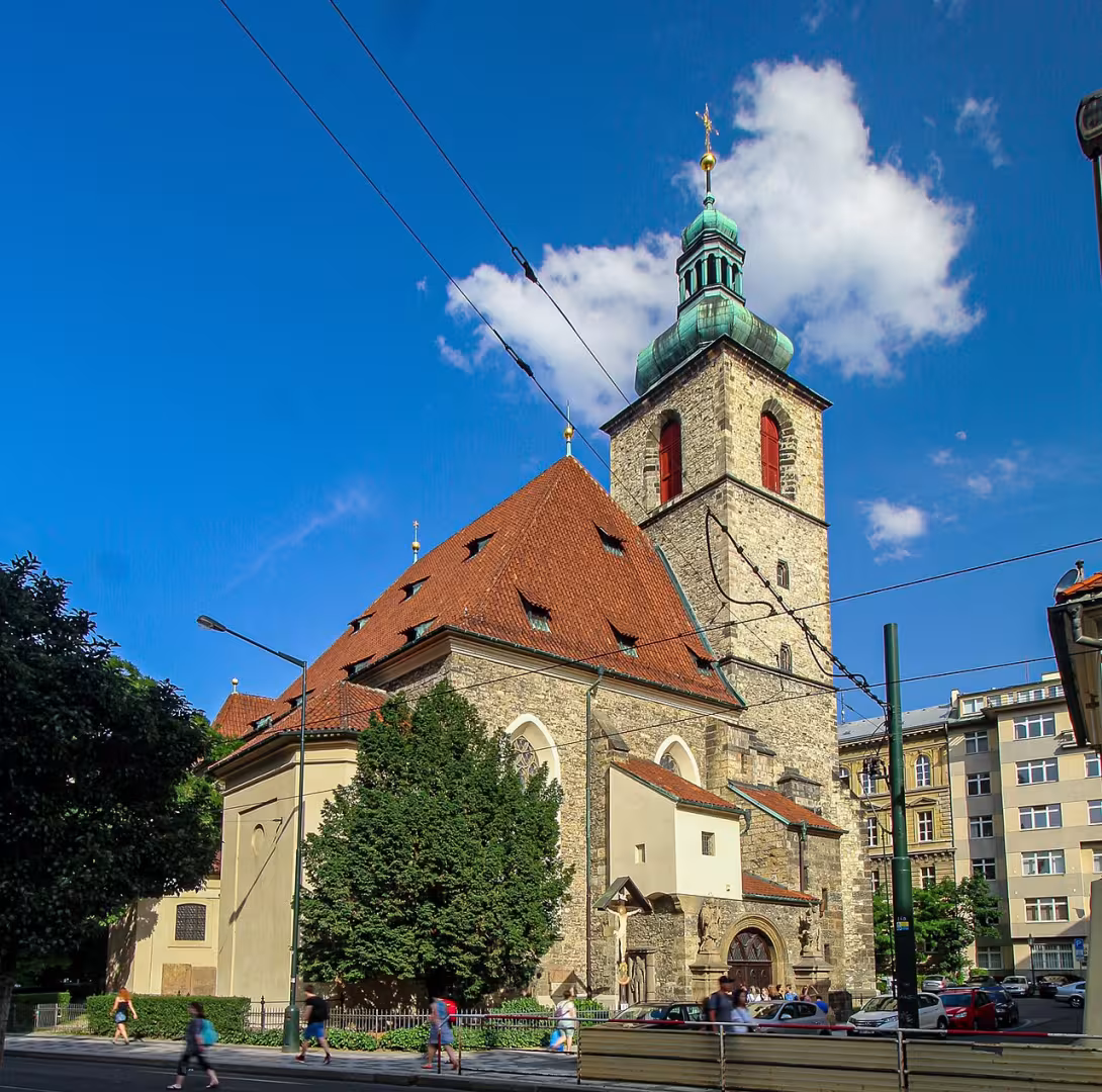 Dnešní pohled – Kostel svatého Jindřicha a svaté Kunhuty na Novém Městě v Praze
