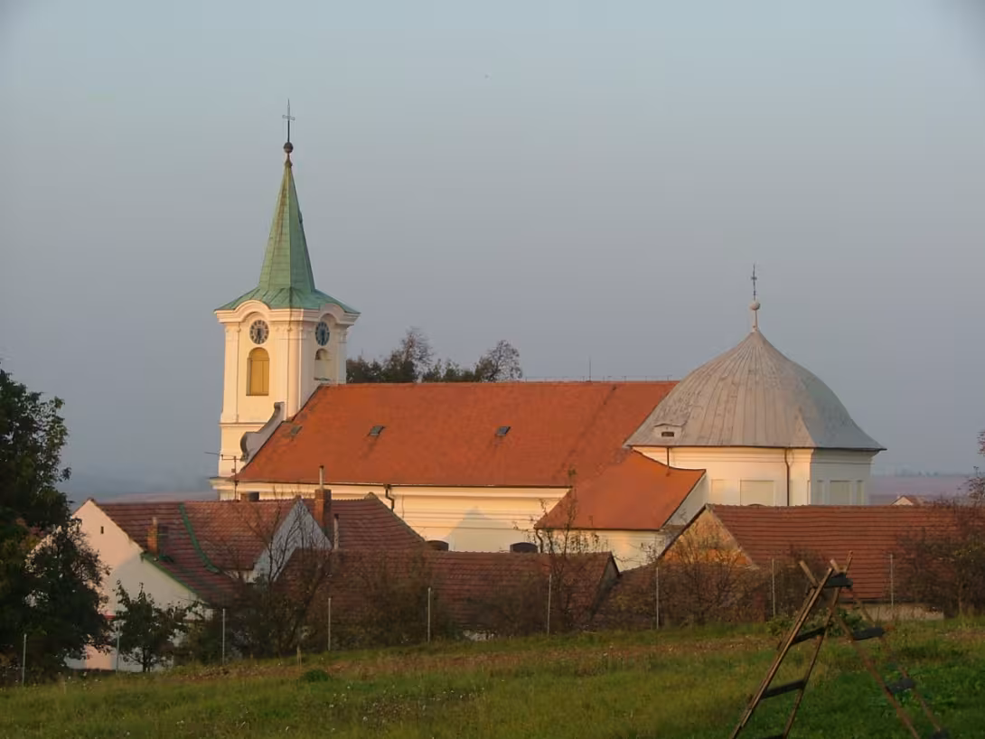 Dnešní pohled – Kostel svatého Jiří (Moravské Prusy)