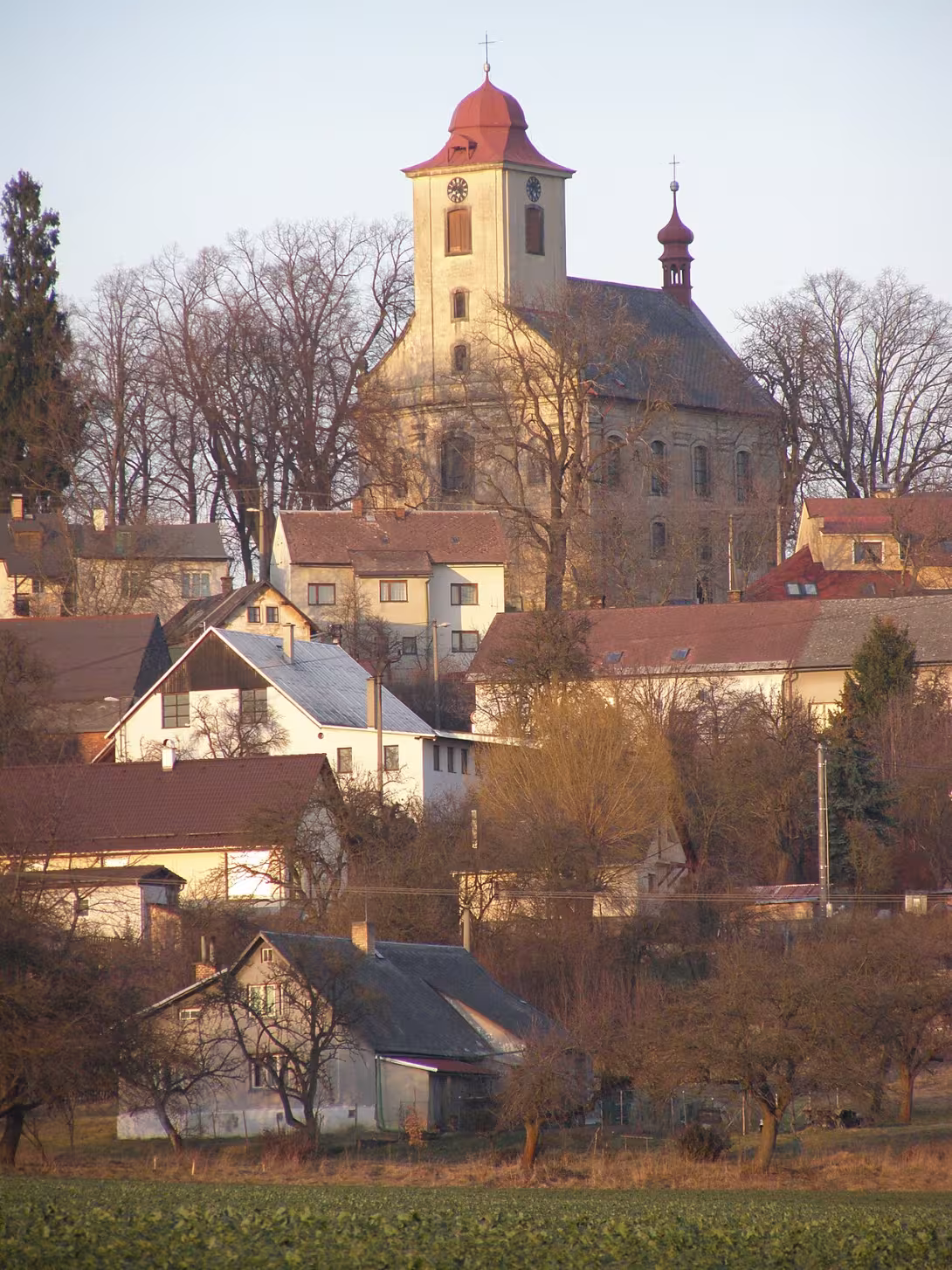 Dnešní pohled – Kostel svatého Jiří (Jenišovice)