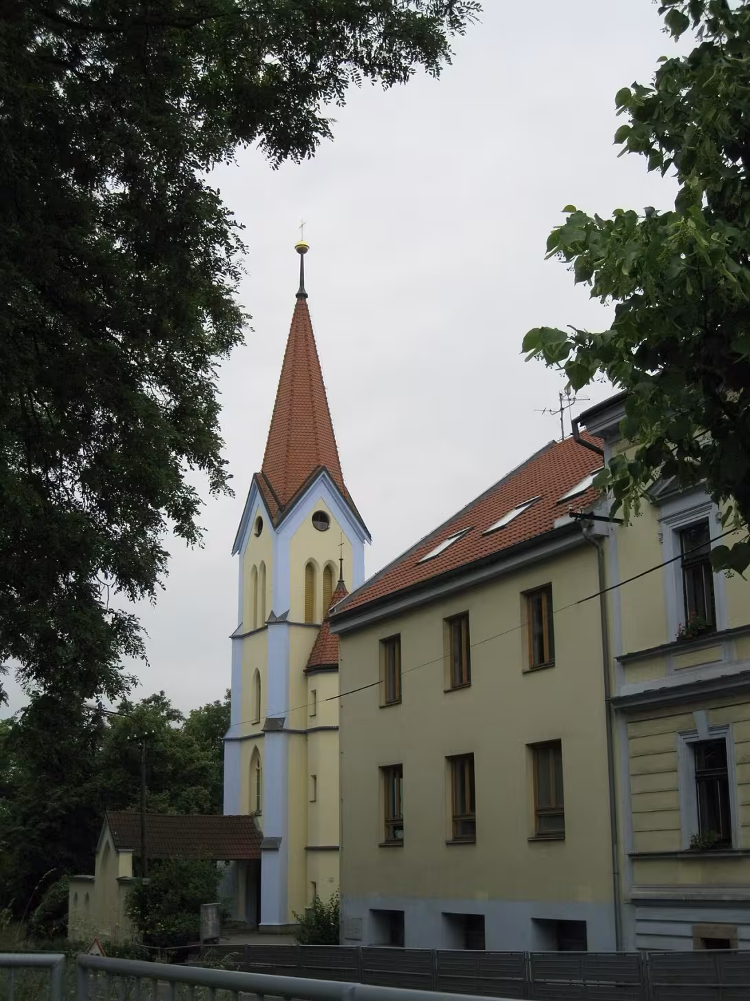 Dnešní pohled – Kostel svatého Martina a Prokopa (Lobzy)