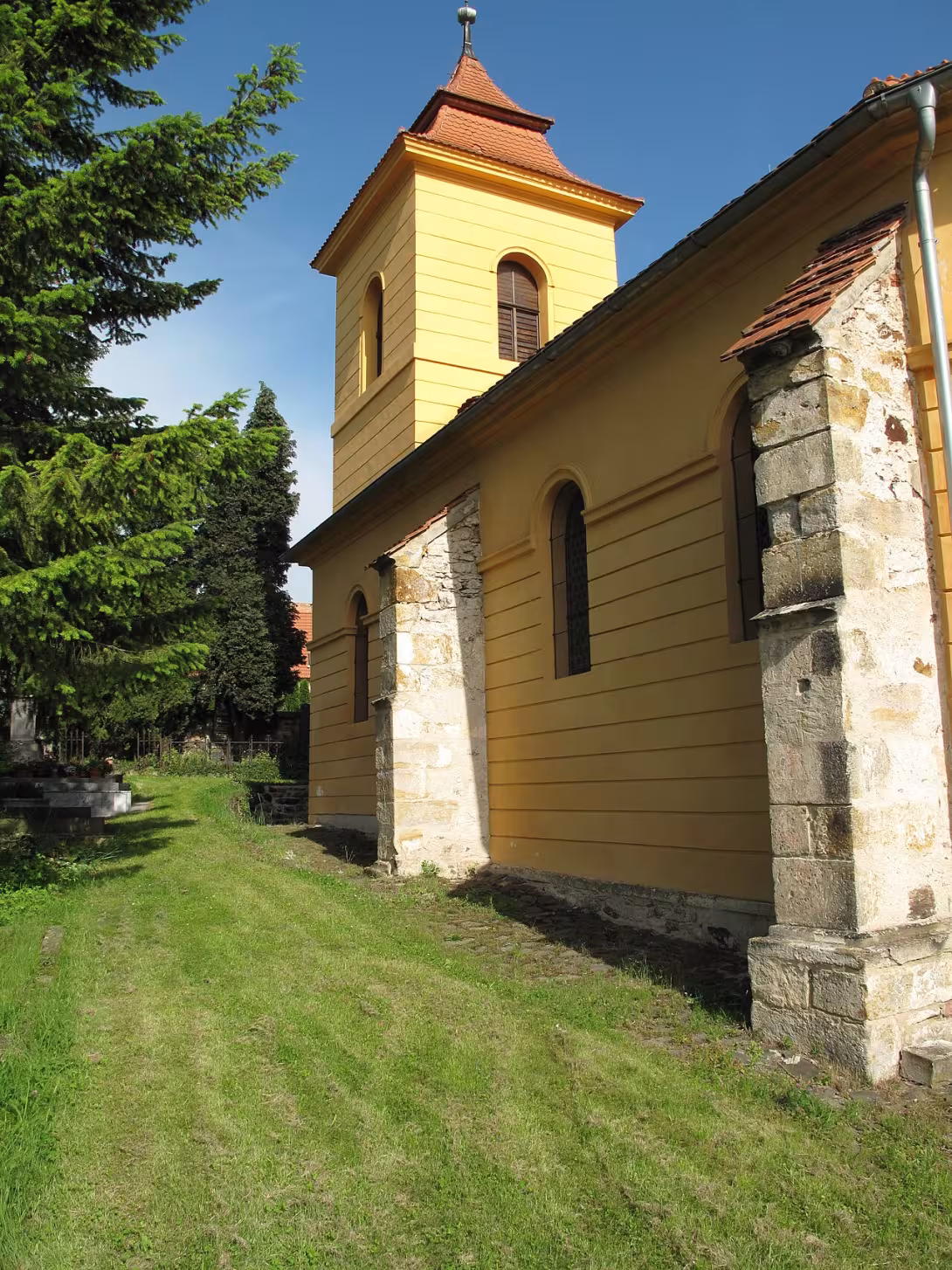 Dzisiejszy widok – Kostel svatého Matouše (Prackovice nad Labem)