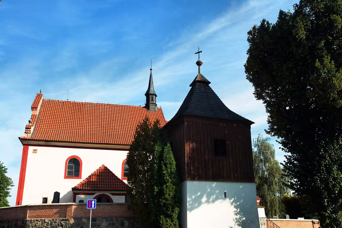 Dnešní pohled – Kostel svatého Mikuláše (Lnáře)