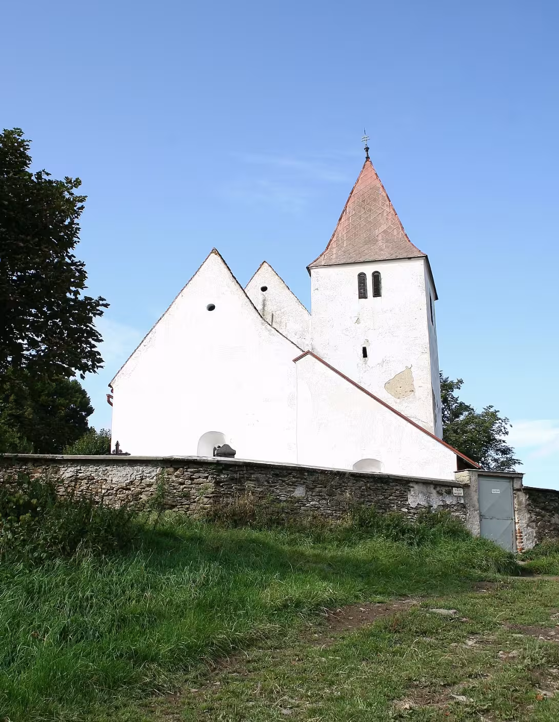 Dnešní pohled – Kostel svatého Petra a Pavla (Albrechtice)
