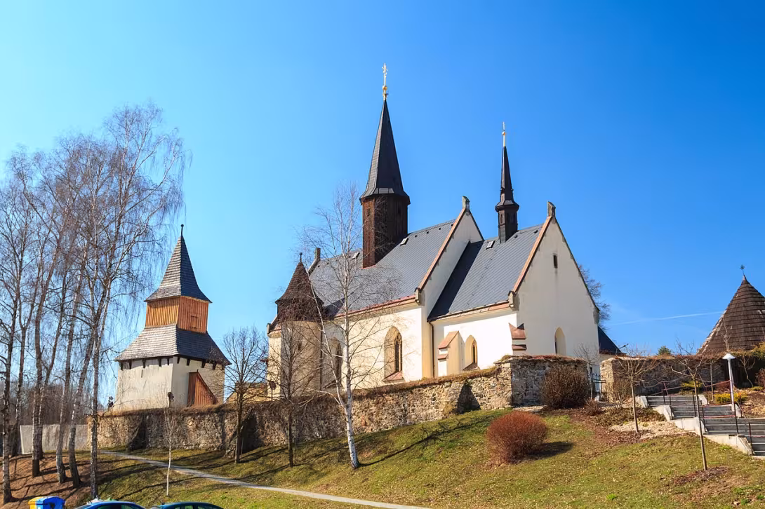 Dnešní pohled – Kostel svatého Petra a Pavla (Korouhev)