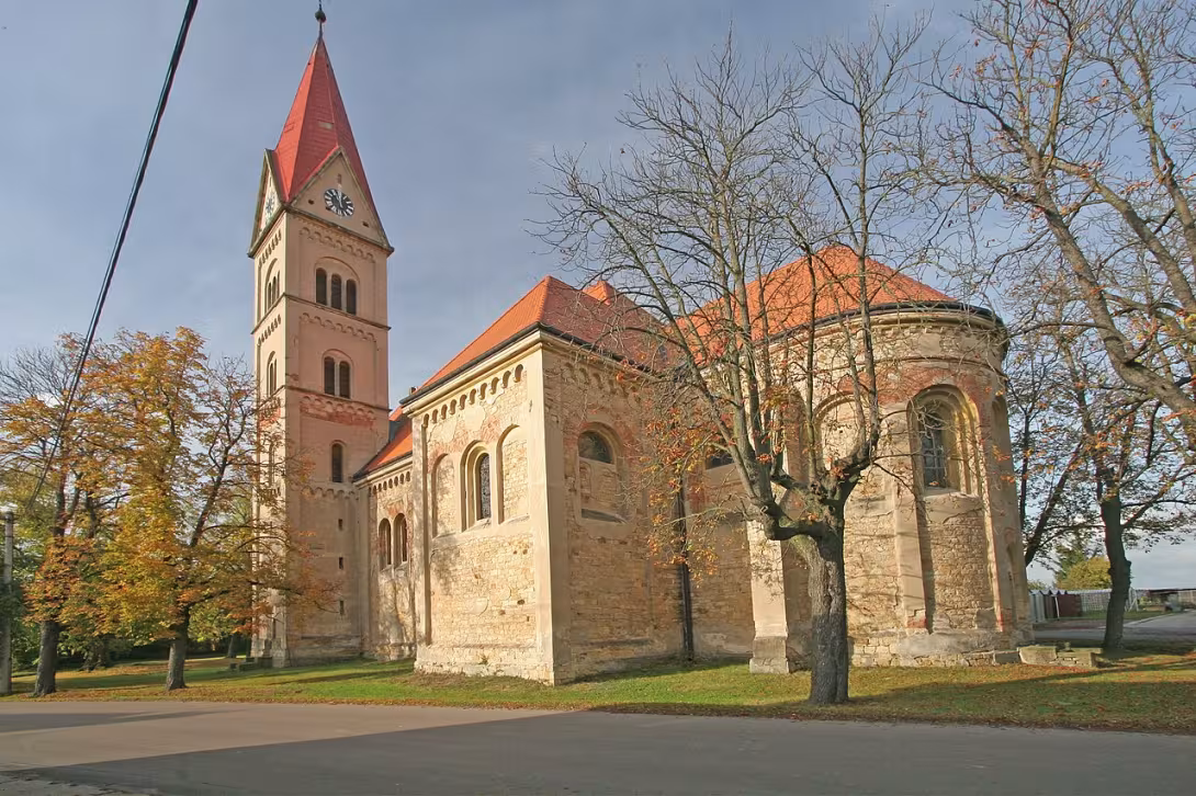 Dnešní pohled – Kostel svatého Petra a Pavla (Babice)