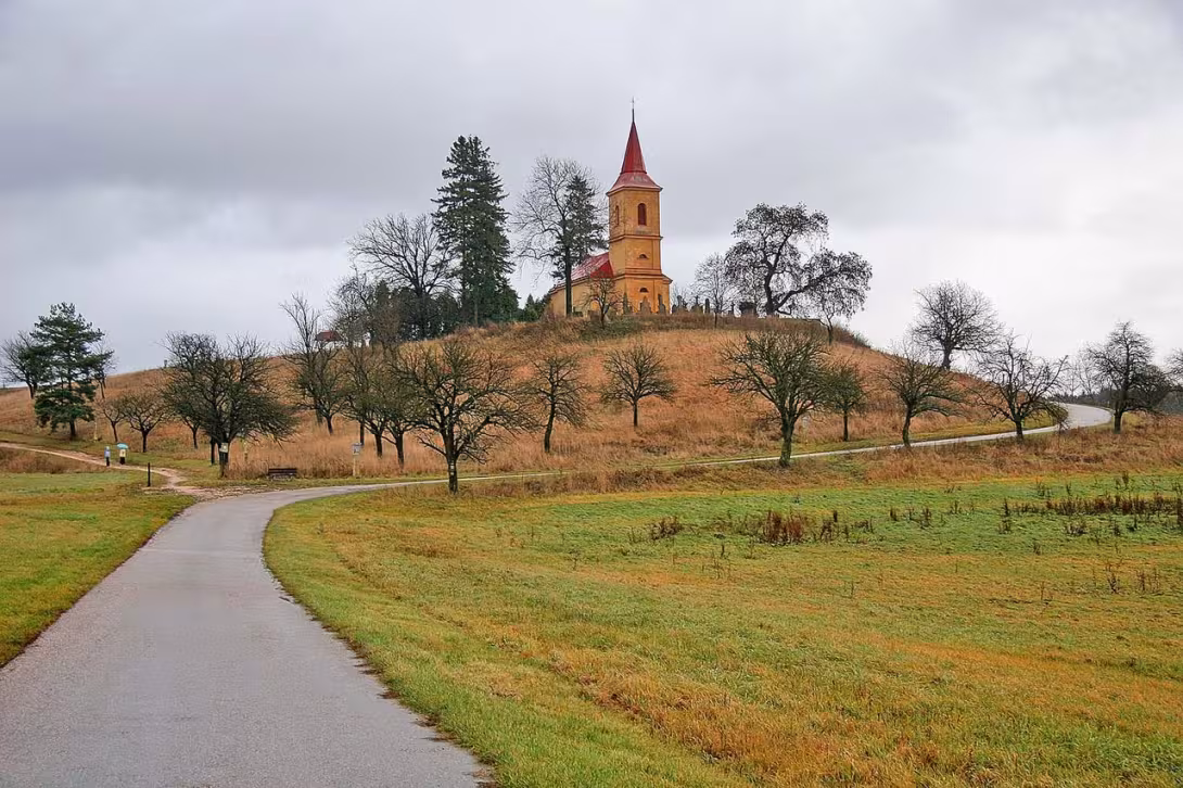 Dnešní pohled – Kostel svatého Petra a Pavla (Brtev)