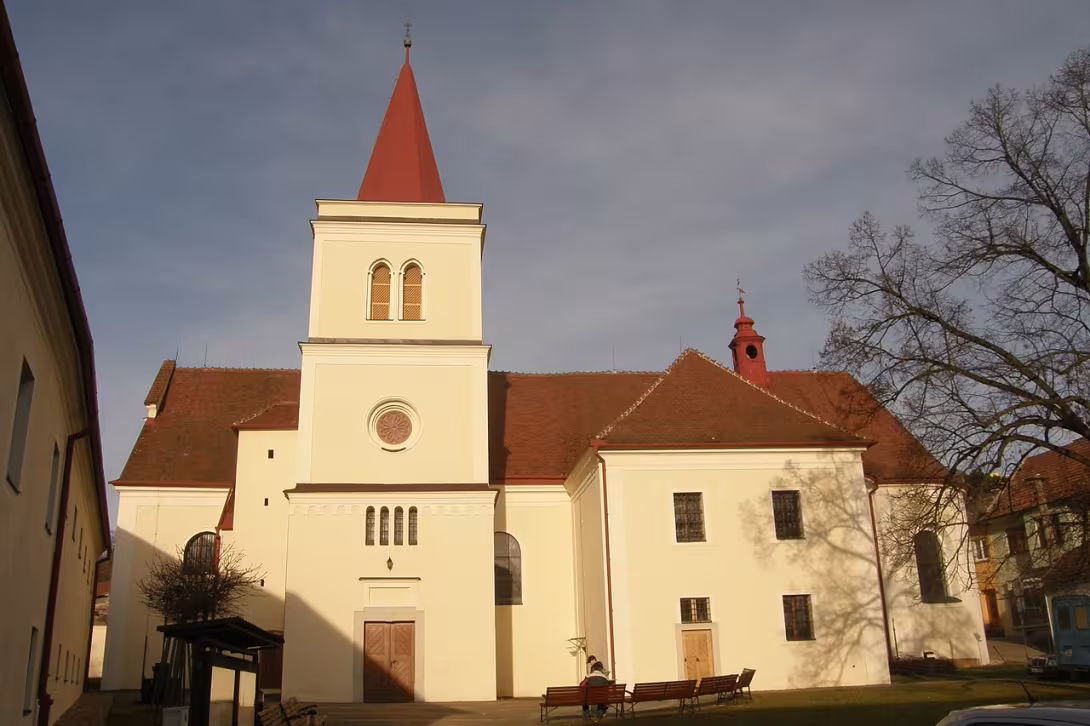 Dzisiejszy widok – Kostel svatého Petra a Pavla (Lysice)