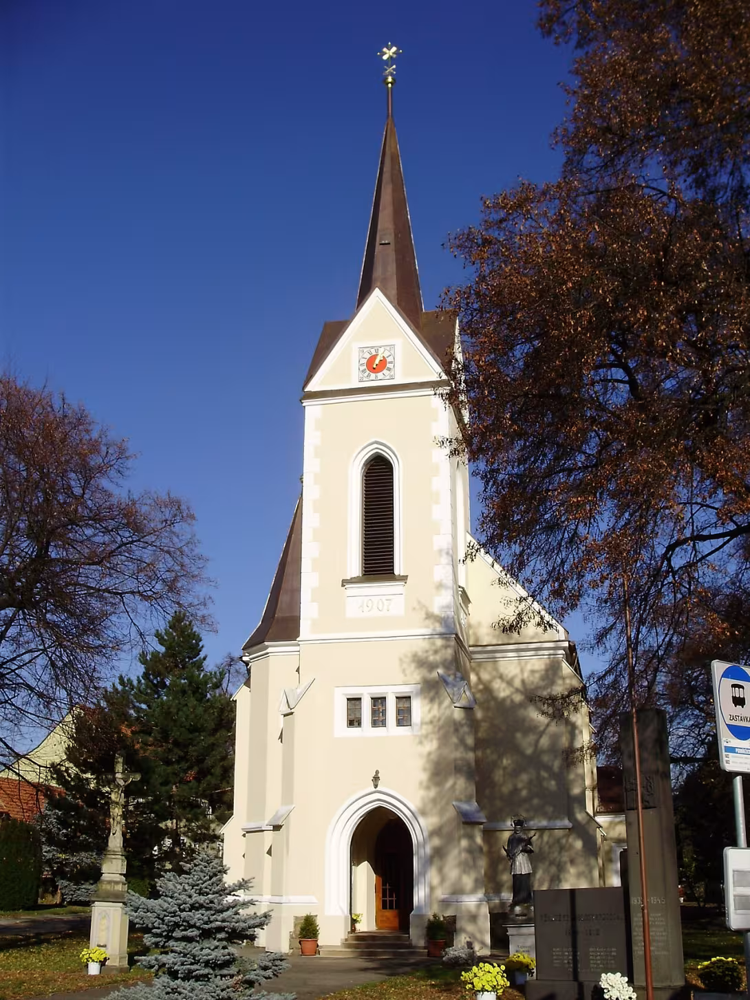 Dnešní pohled – Kostel svatého Petra a Pavla (Podbřežice)