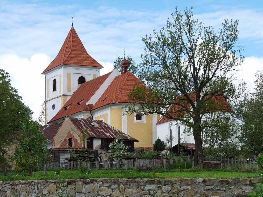 Dnešní pohled – Kostel svatého Petra a Pavla (Svéraz)