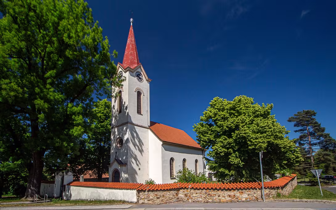 Dnešní pohled – Kostel svatého Petra v Dubečku