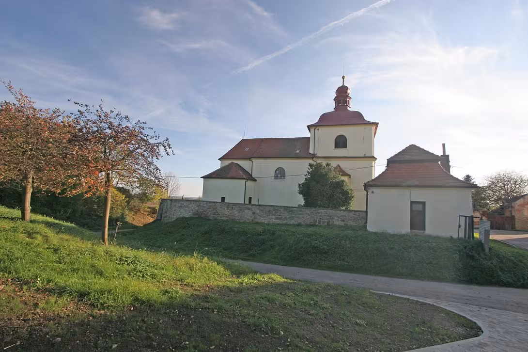 Dnešný pohľad – Kostel svatého Stanislava (Sendražice)