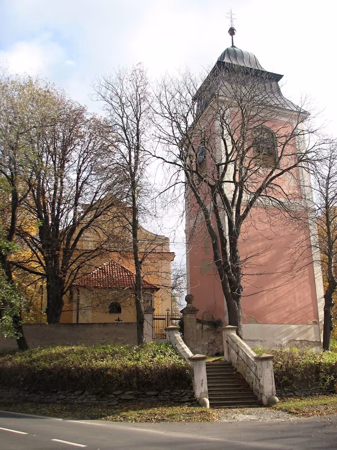 Dzisiejszy widok – Kostel svatého Vavřince (Velim)