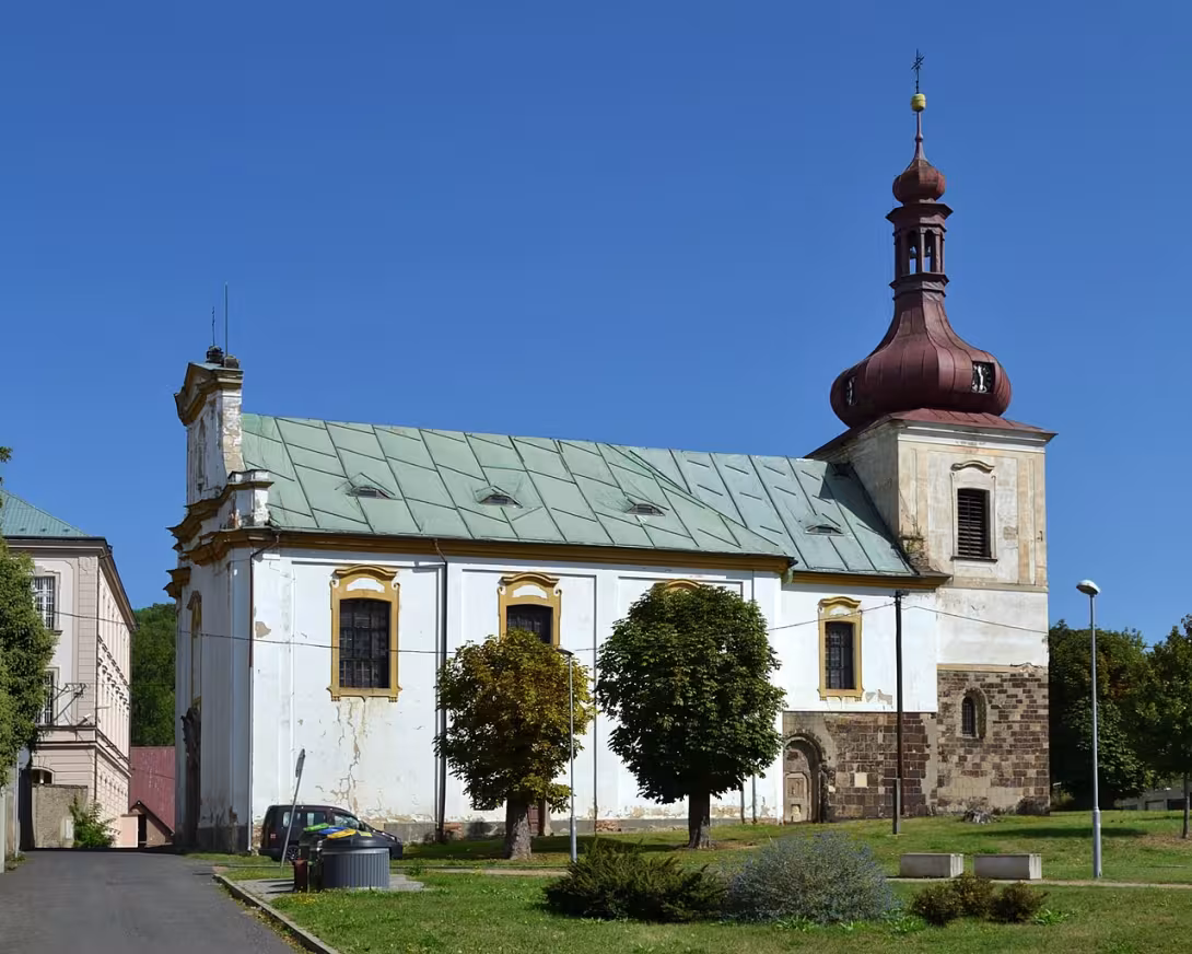 Dzisiejszy widok – Kostel svatého Vavřince (Kostomlaty pod Milešovkou)