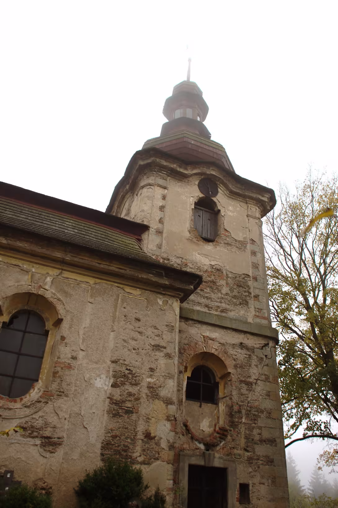 Dzisiejszy widok – Kostel svatého Vavřince (Komárov)