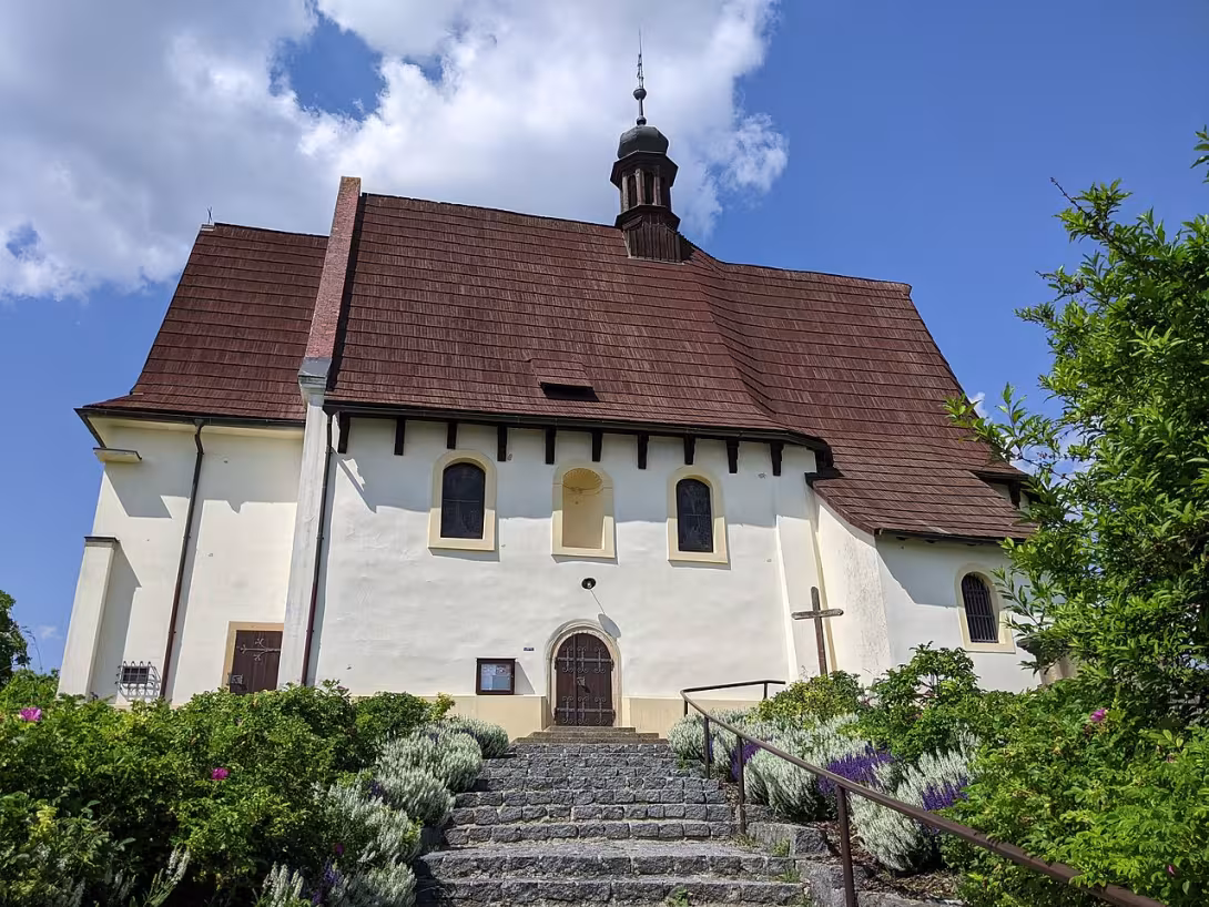 Dnešní pohled – Kostel svatého Václava (Mcely)