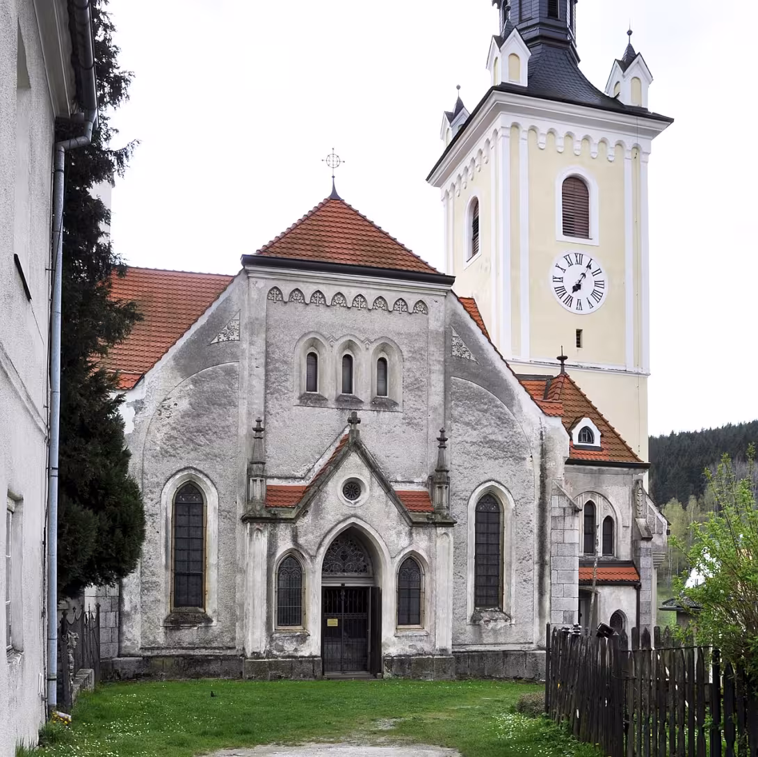 Dnešní pohled – Kostel svatého Šimona a Judy (Rožmitál na Šumavě)