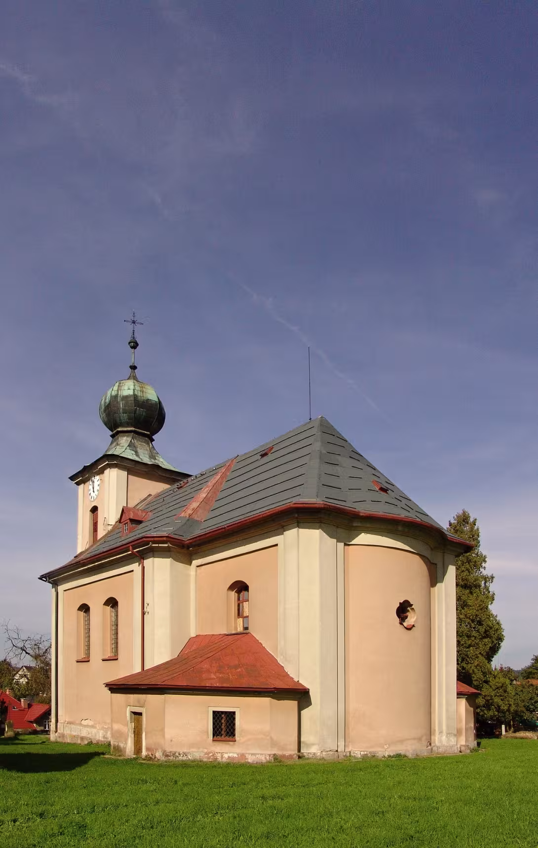 Dnešní pohled – Kostel svatých Filipa a Jakuba (Roztoky u Jilemnice)