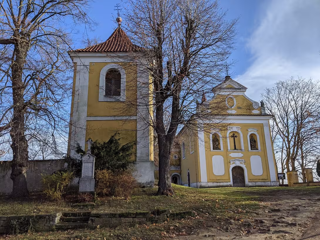 Dnešní pohled – Kostel svatých Petra a Pavla (Jirny)