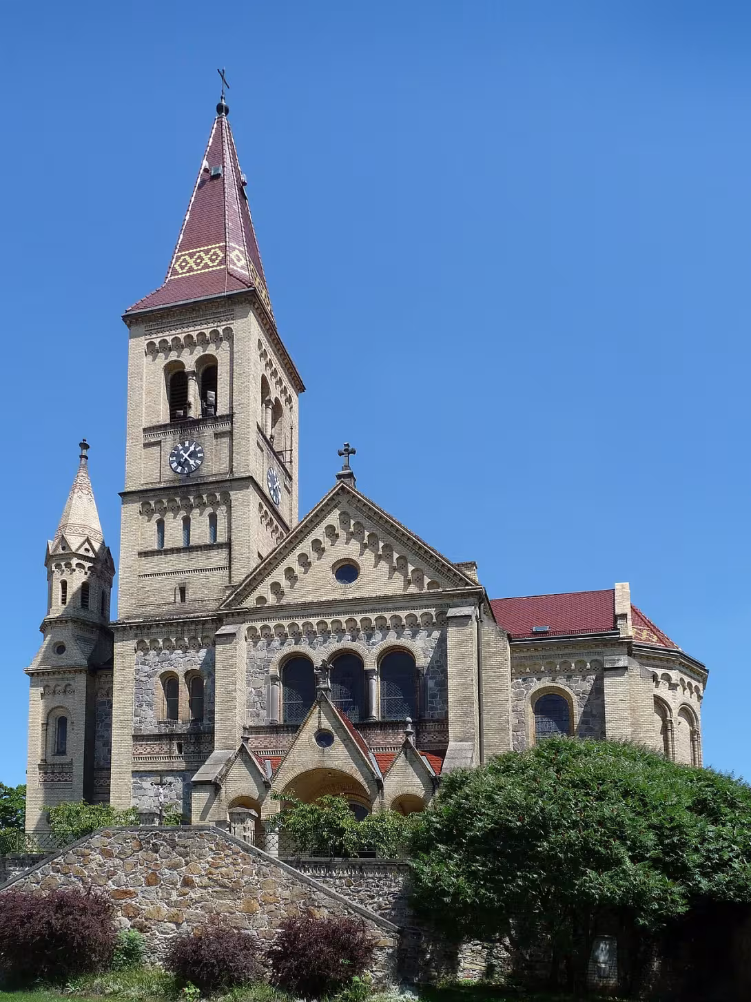 Dnešní pohled – Kostel svatých Petra a Pavla (Hosín)