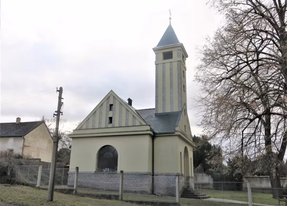 Dnešný pohľad – hřbitovní kaple v Kralupech nad Vltavou