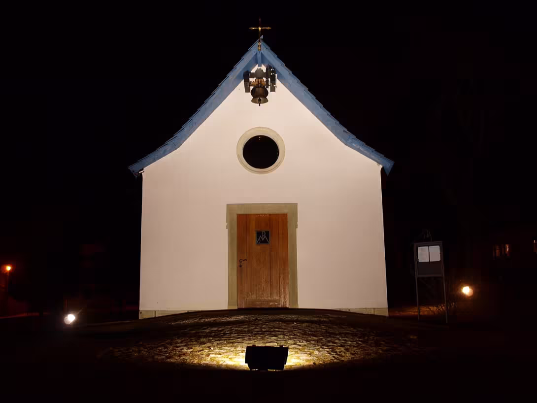 Dnešní pohled – kaple Jména Panny Marie (Kamenné Žehrovice)