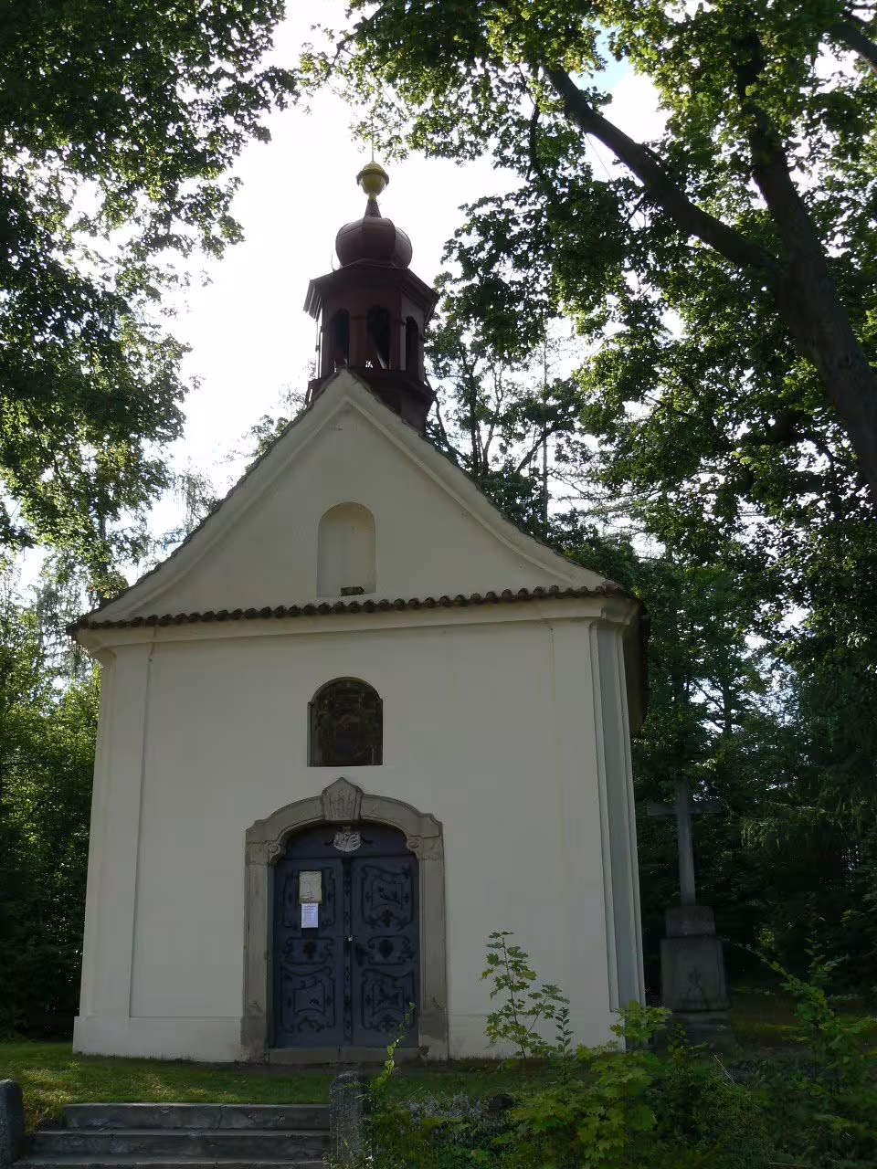 Dnešní pohled – kaple Navštívení Panny Marie (Mníšek pod Brdy)