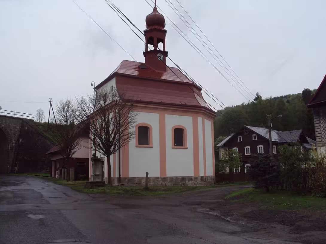 Dnešní pohled – kaple Nejsvětější Trojice (Svor)