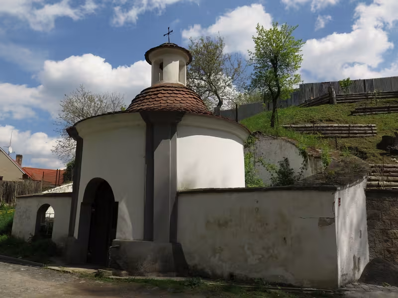 Dnešní pohled – kaple Panny Marie (Dolánky nad Ohří)