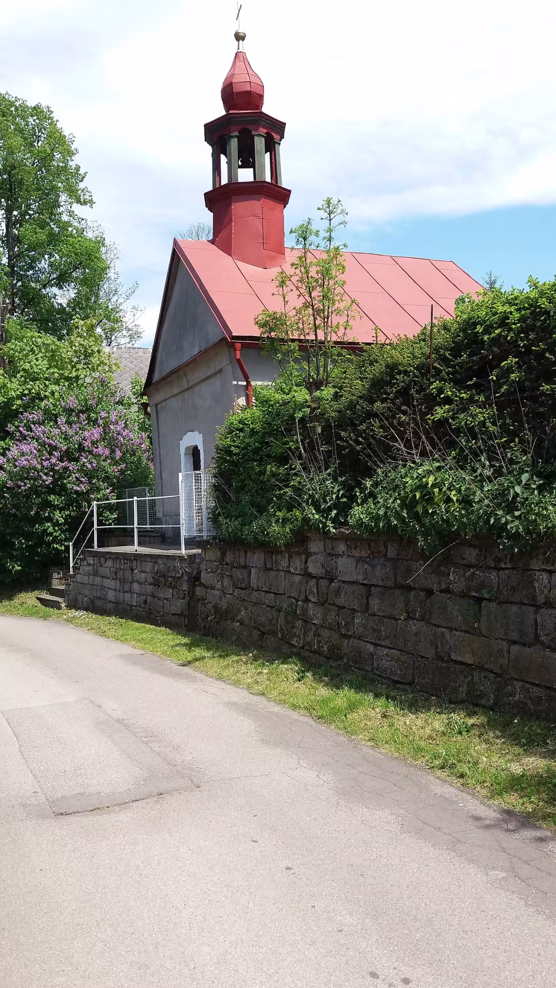 Dnešní pohled – kaple Panny Marie (Česká Metuje)