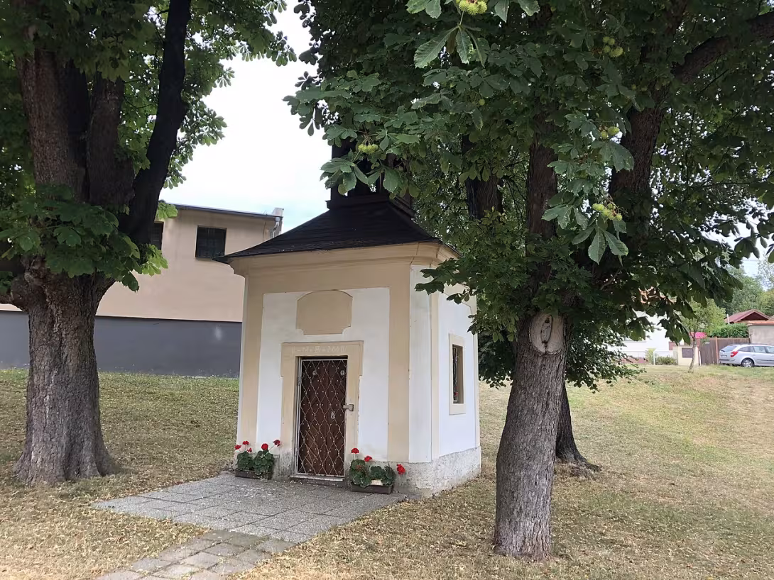 Dnešní pohled – kaple na návsi v Jenčicích