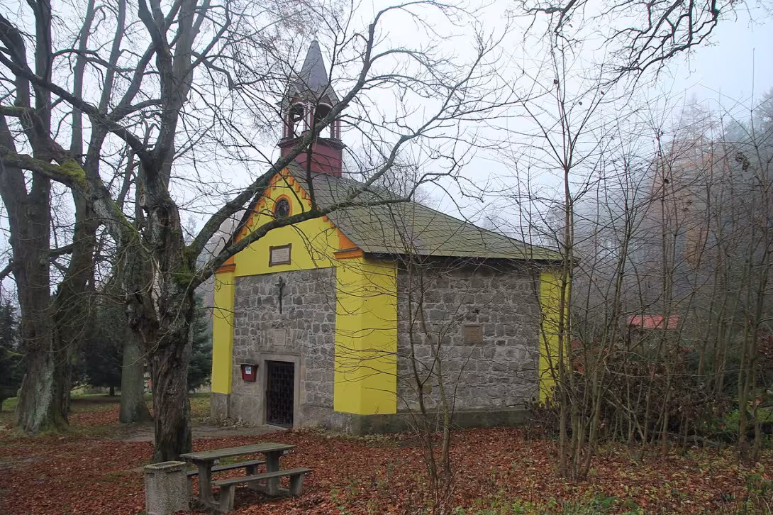 Dnešní pohled – kaple svatého Kříže (Žďár nad Metují)