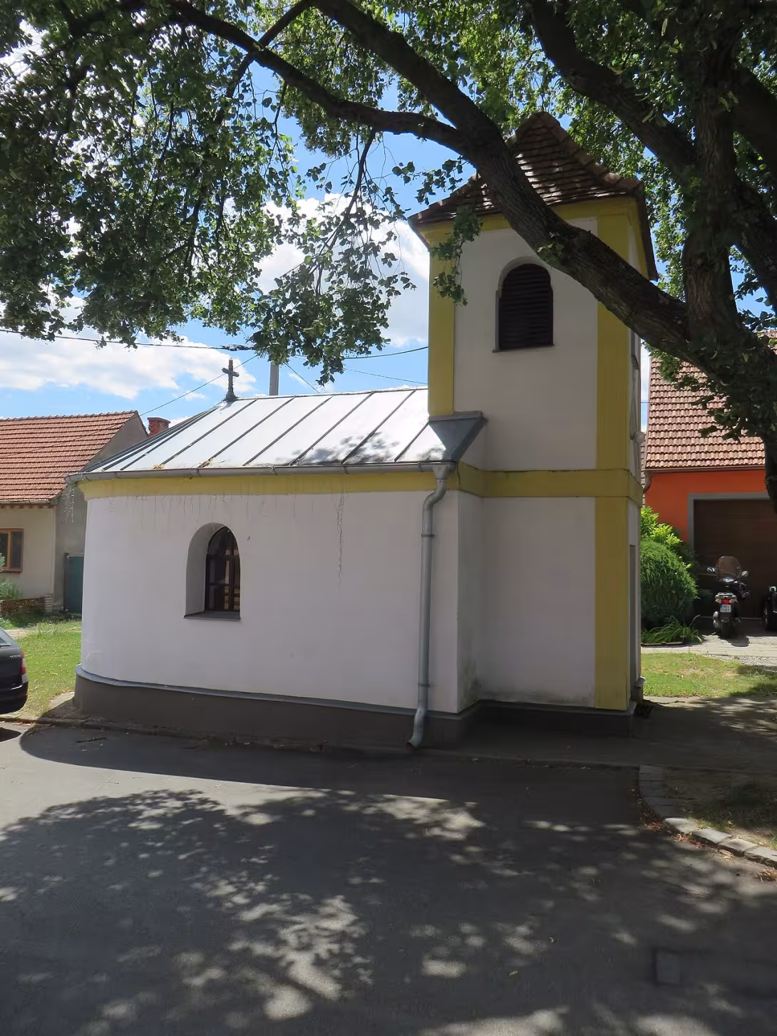 Dnešní pohled – kaple svatého Petra a Pavla (Biskoupky)