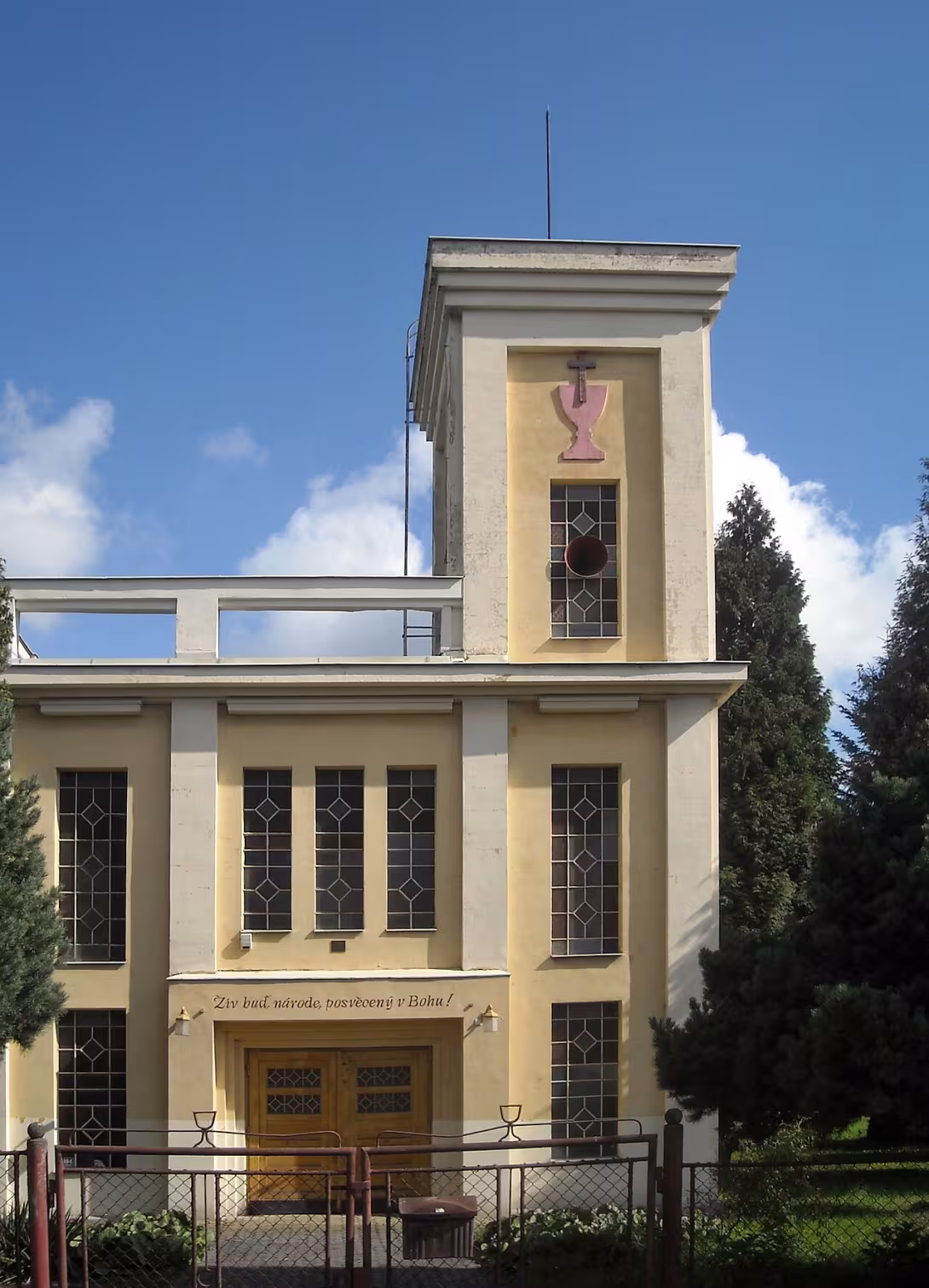 Dnešní pohled – kostel Husova sboru Církve československé husitské v Doubravě