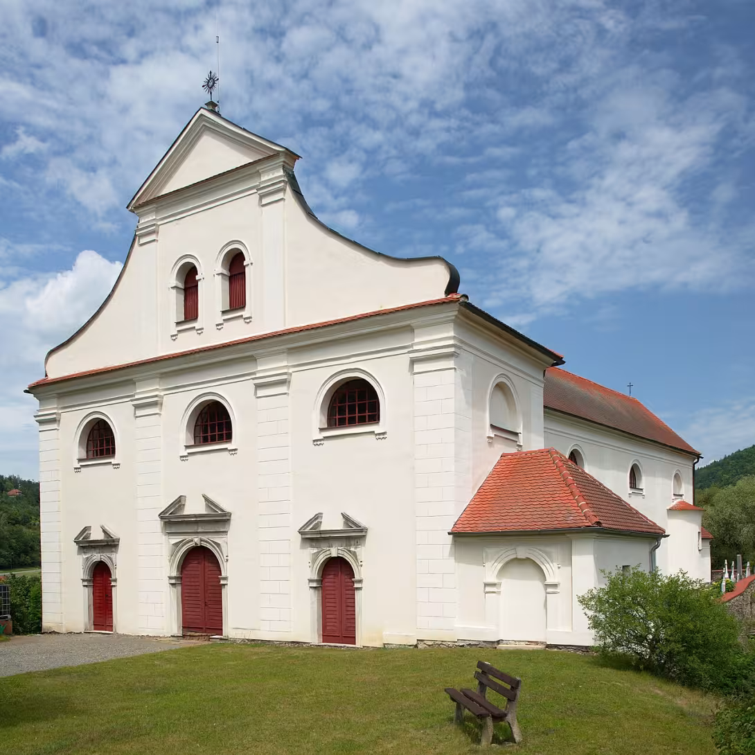 Dnešní pohled – kostel Nanebevzetí Panny Marie (Černvír)