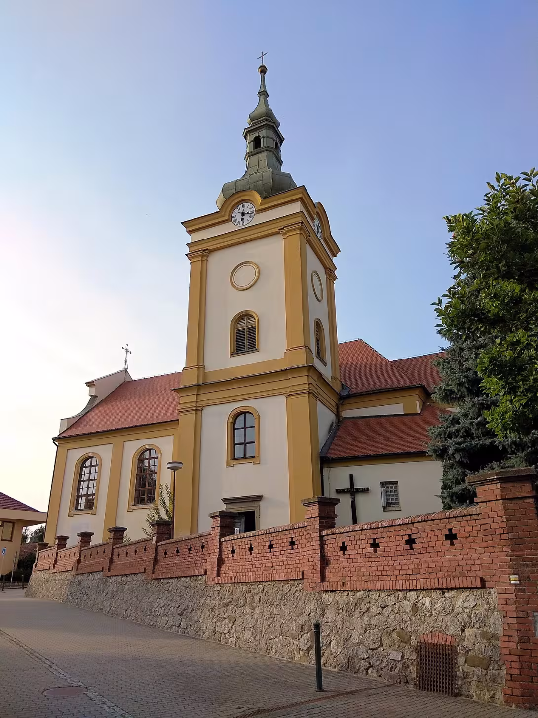Dnešní pohled – kostel Nanebevzetí Panny Marie (Šlapanice)