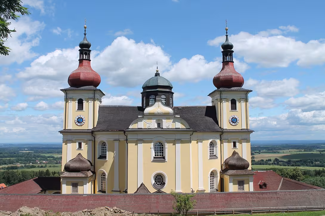 Dnešní pohled – kostel Nanebevzetí Panny Marie (Dobrá Voda)
