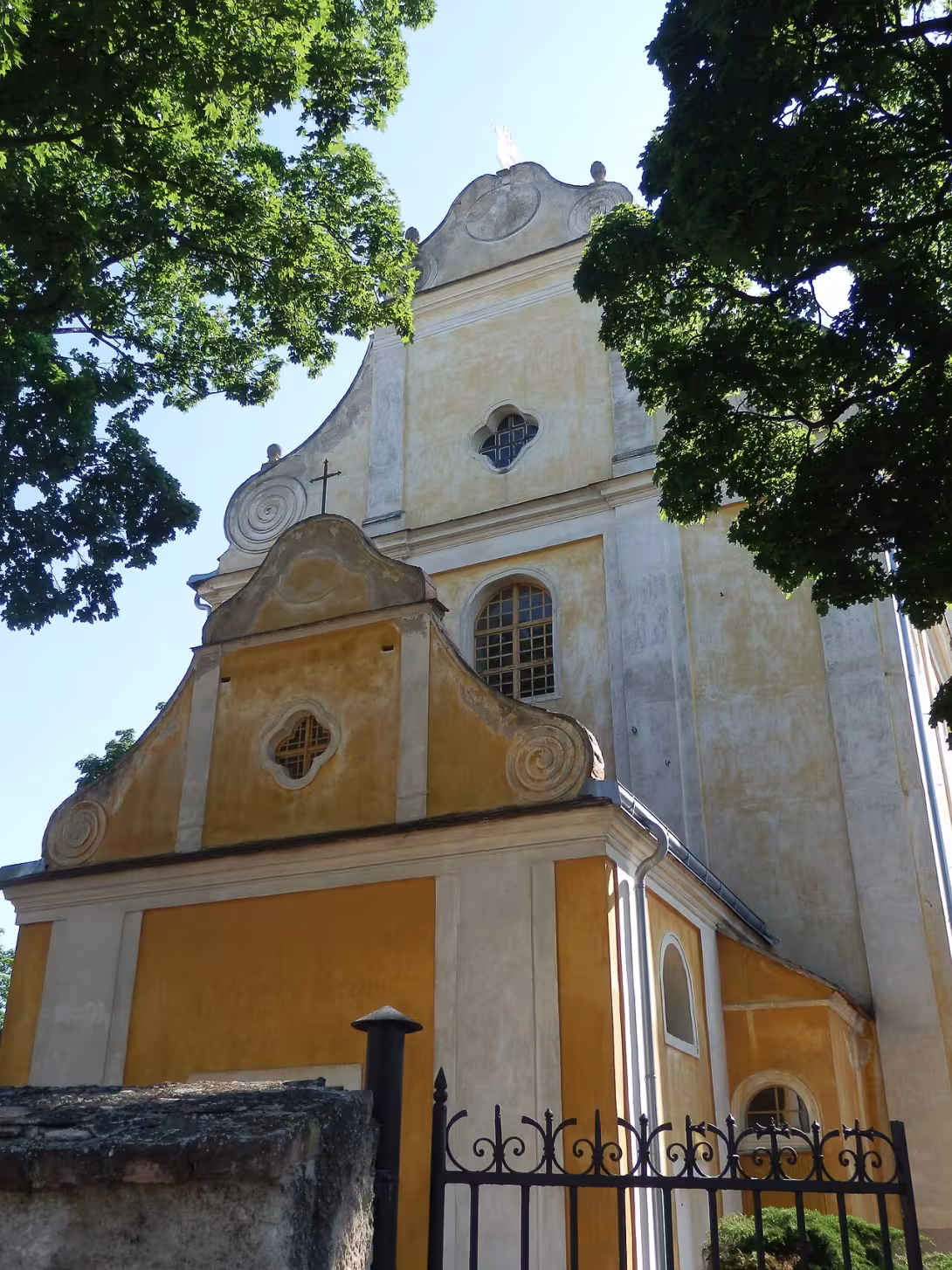 Dnešní pohled – kostel Nanebevzetí Panny Marie (Tašovice)