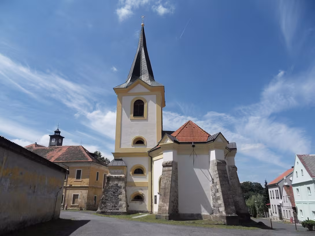 Dnešní pohled – kostel Nanebevzetí Panny Marie (Bezdružice)