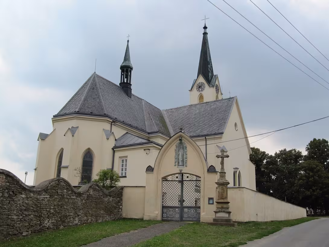 Dnešní pohled – kostel Nanebevzetí Panny Marie (Cholina)
